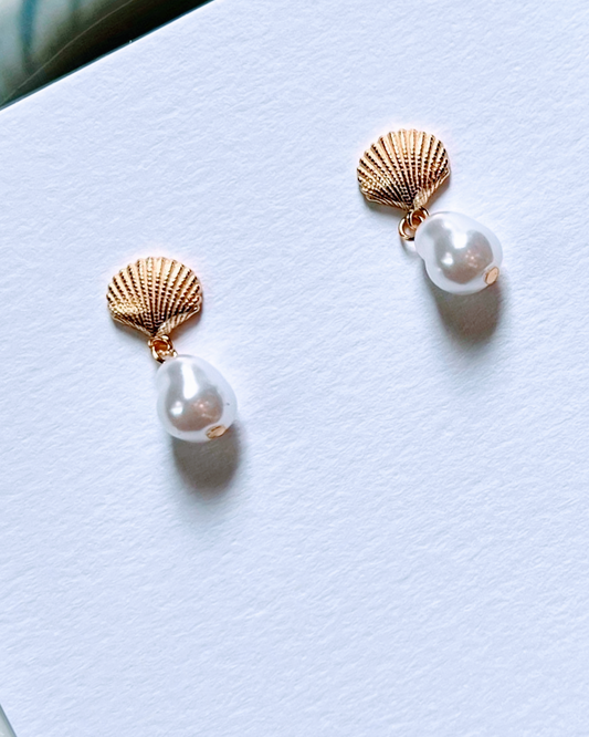 Shell and Natural Pearl Earrings - Gold